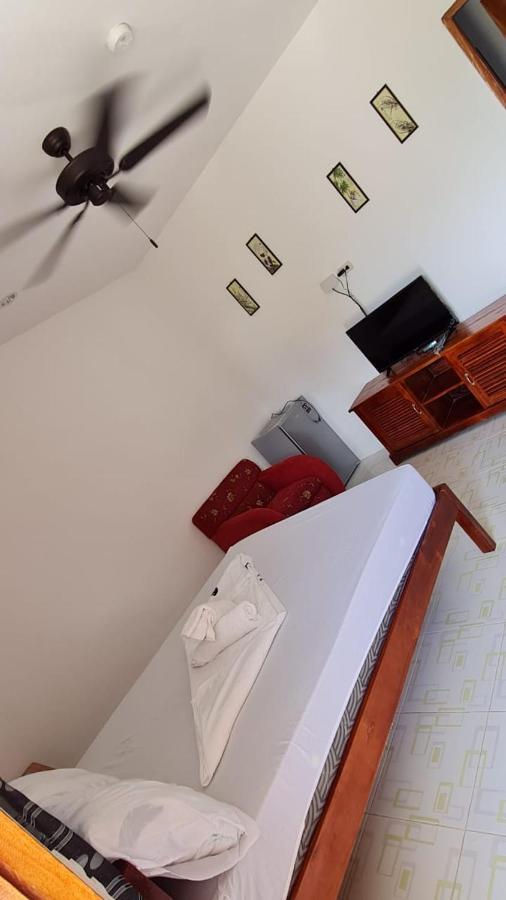 Babas Guesthouse Moalboal Bagian luar foto