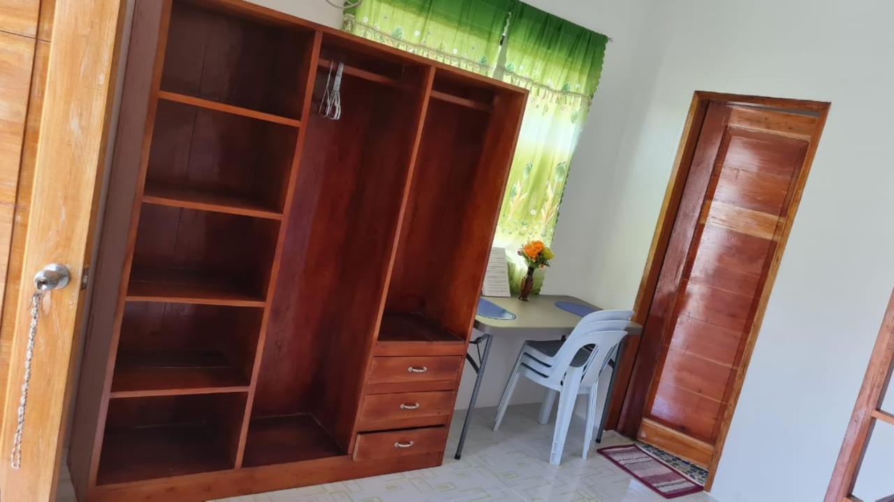 Babas Guesthouse Moalboal Bagian luar foto